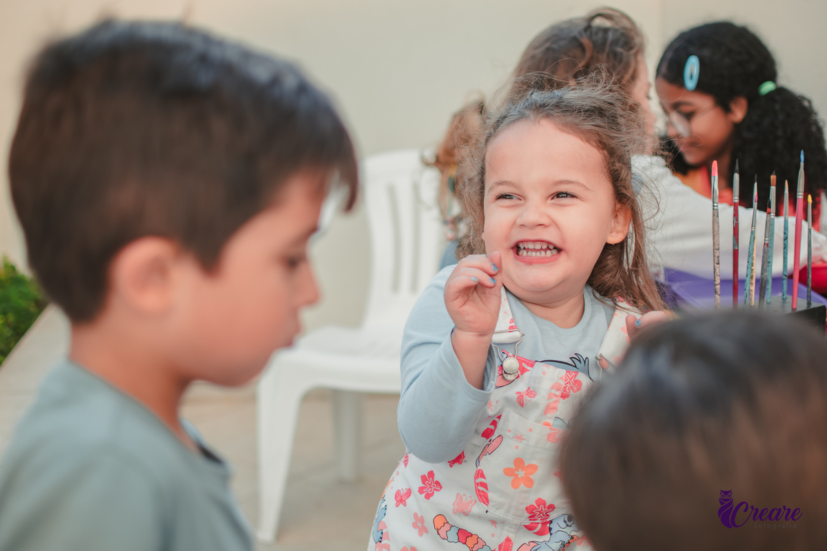 fotografia de aniversário infantil, festa de 5 anos de menina com tema Lillo e Stitch. Festa de aniversário em casa, fotógrafo em Santo André.