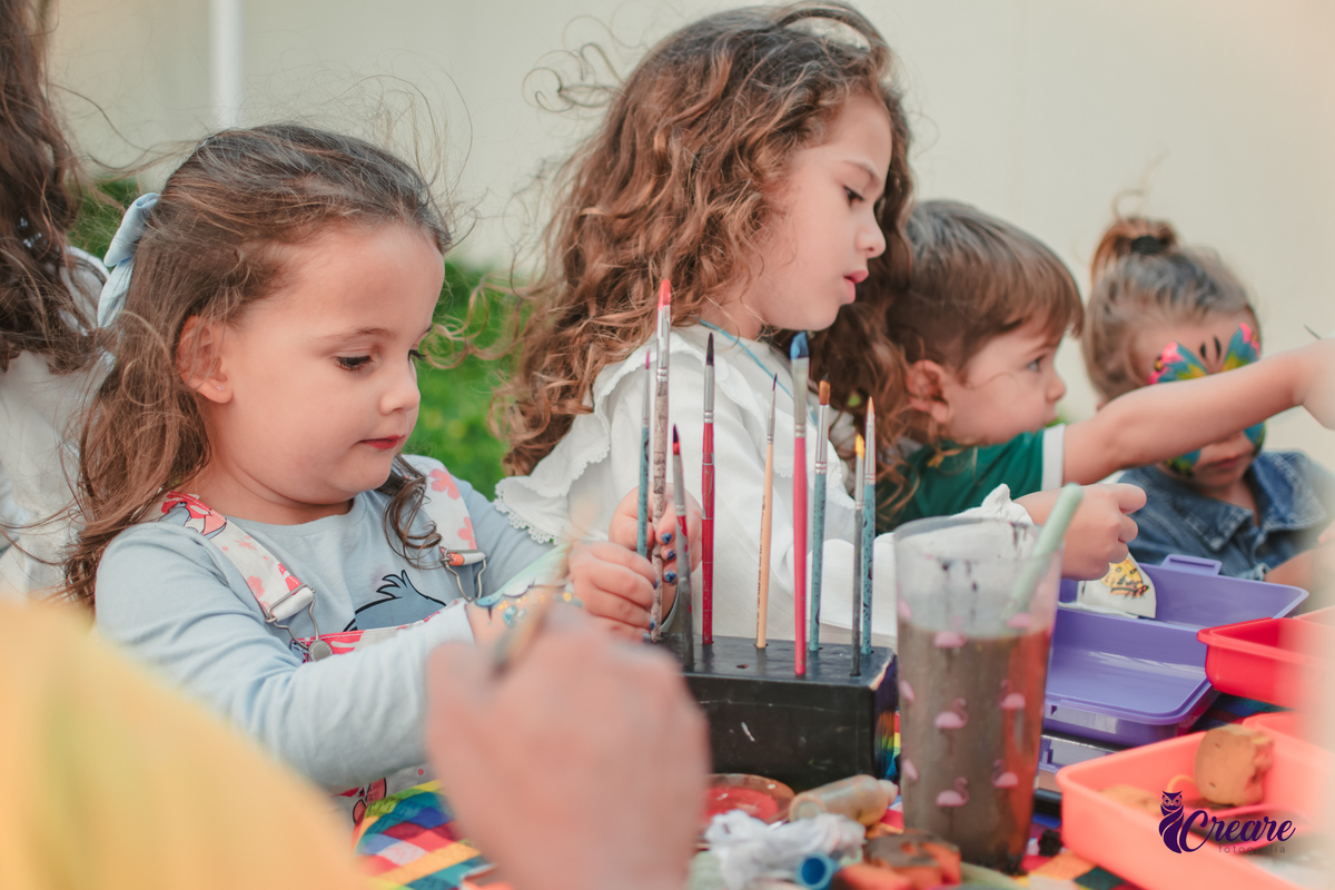 fotografia de aniversário infantil, festa de 5 anos de menina com tema Lillo e Stitch. Festa de aniversário em casa, fotógrafo em Santo André.