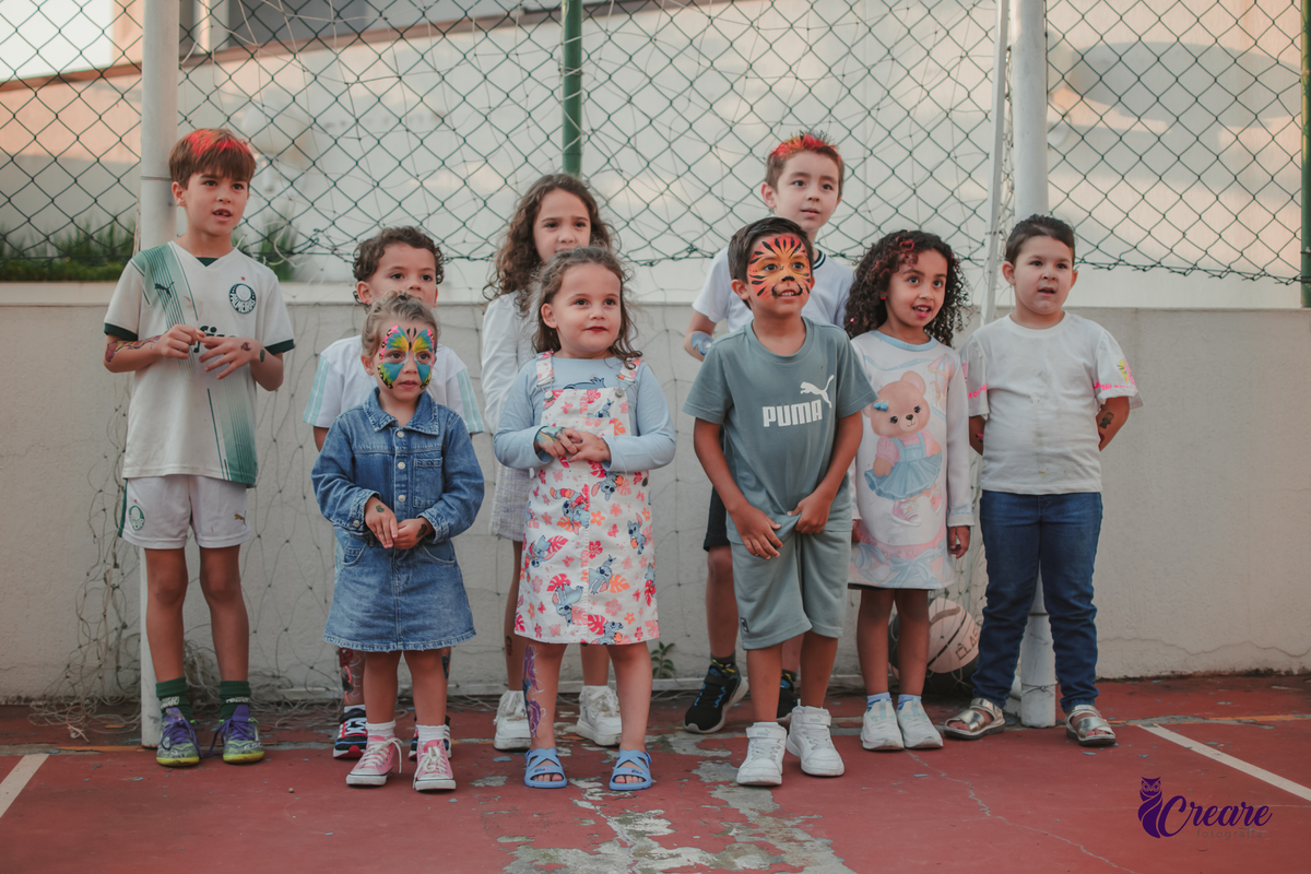 fotografia de aniversário infantil, festa de 5 anos de menina com tema Lillo e Stitch. Festa de aniversário em casa, fotógrafo em Santo André.