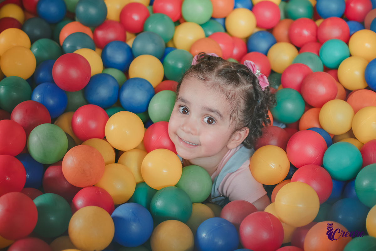 Fotografia de festa infantil de menina de 3 anos, com decoração tema Minnie. Fotógrafo em Mauá, fotógrafo Santo André, fotógrafo no ABC Paulista. Aniversário infantil no buffet Mó Legal.