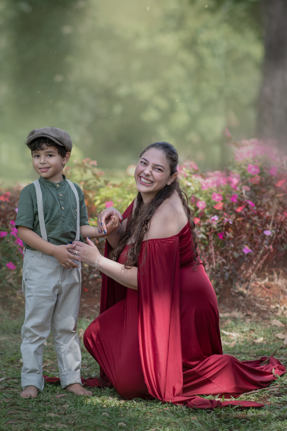 Ensaio fotográfico mãe e filho, ensaio cottagecore, fotografoa artística no Parque Chácara Silvestre em Sâo Bernardo do Campo. Ensaio fotográfico cottagecore.