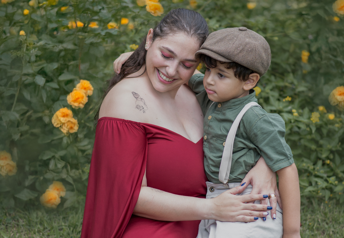 Ensaio fotográfico mãe e filho, ensaio cottagecore, fotografoa artística no Parque Chácara Silvestre em Sâo Bernardo do Campo. Ensaio fotográfico cottagecore.