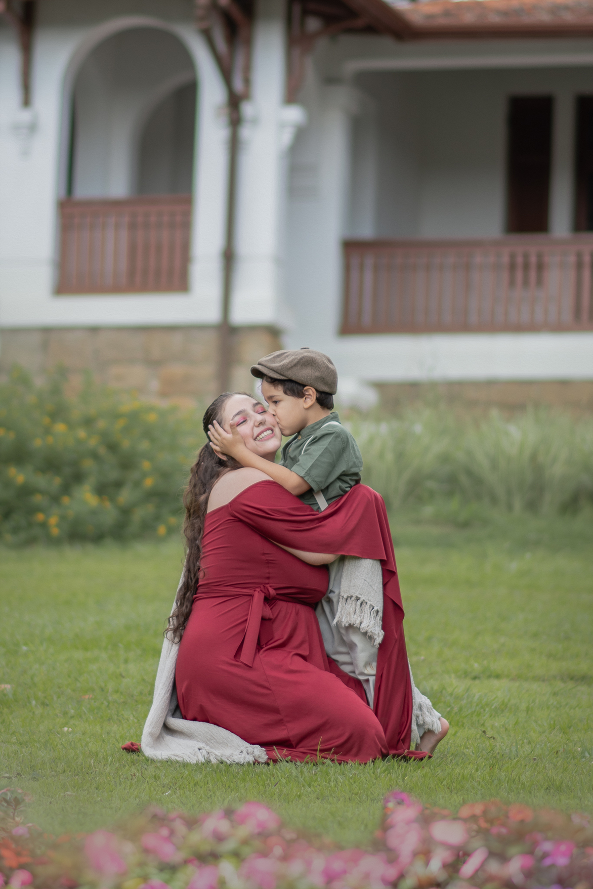 Ensaio fotográfico mãe e filho, ensaio cottagecore, fotografoa artística no Parque Chácara Silvestre em Sâo Bernardo do Campo. Ensaio fotográfico cottagecore.