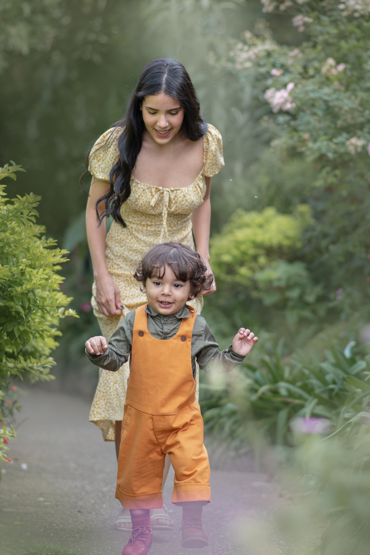 Ensaio fotográfico mãe e filho, ensaio cottagecore, fotografoa artística no Parque Chácara Silvestre em Sâo Bernardo do Campo. Ensaio fotográfico cottagecore.
