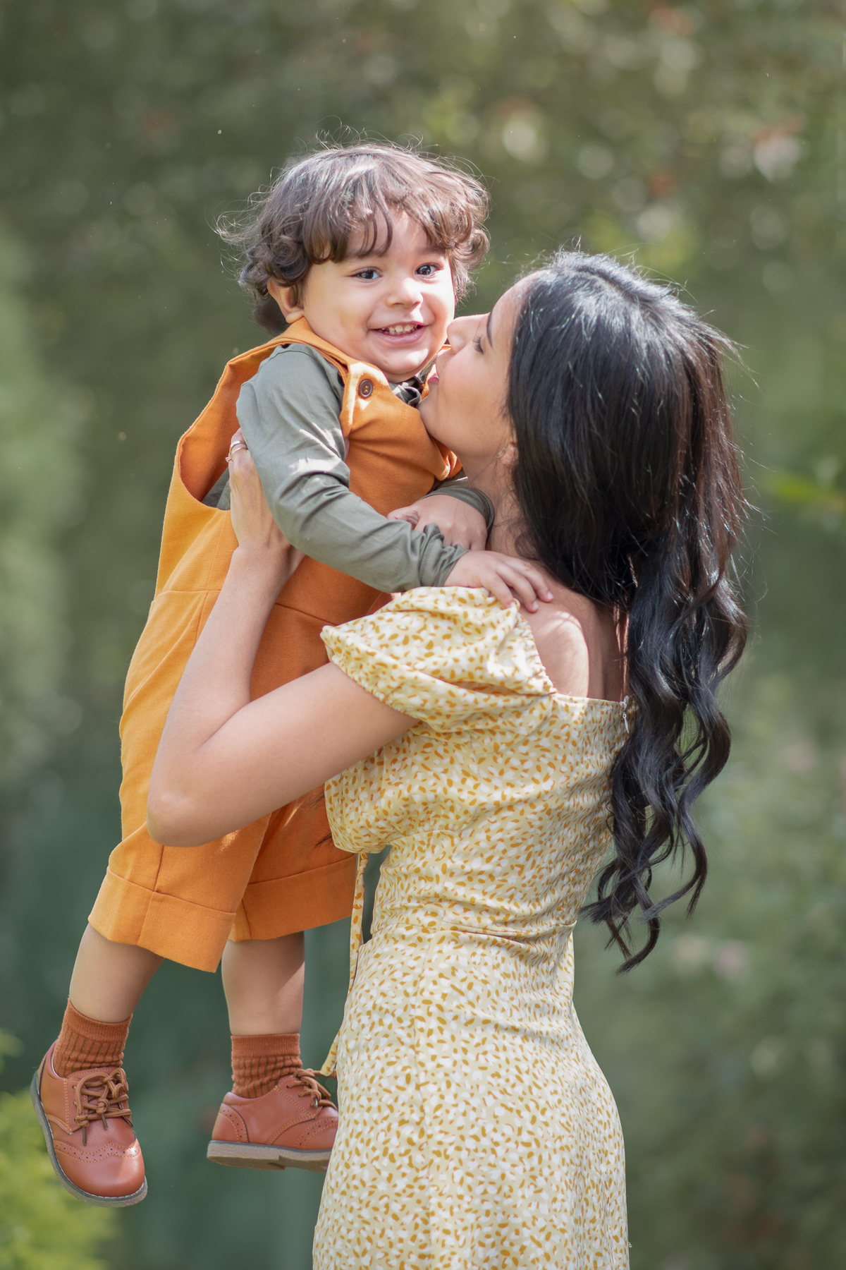 Ensaio fotográfico mãe e filho, ensaio cottagecore, fotografoa artística no Parque Chácara Silvestre em Sâo Bernardo do Campo. Ensaio fotográfico cottagecore.