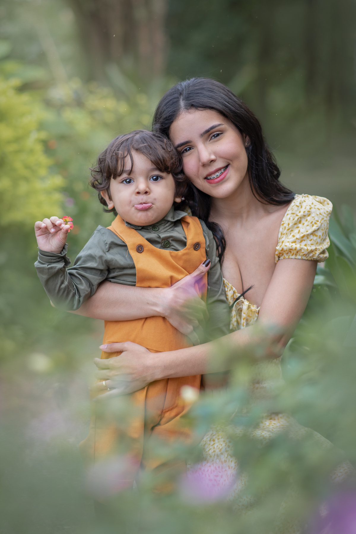 Ensaio fotográfico mãe e filho, ensaio cottagecore, fotografoa artística no Parque Chácara Silvestre em Sâo Bernardo do Campo. Ensaio fotográfico cottagecore.
