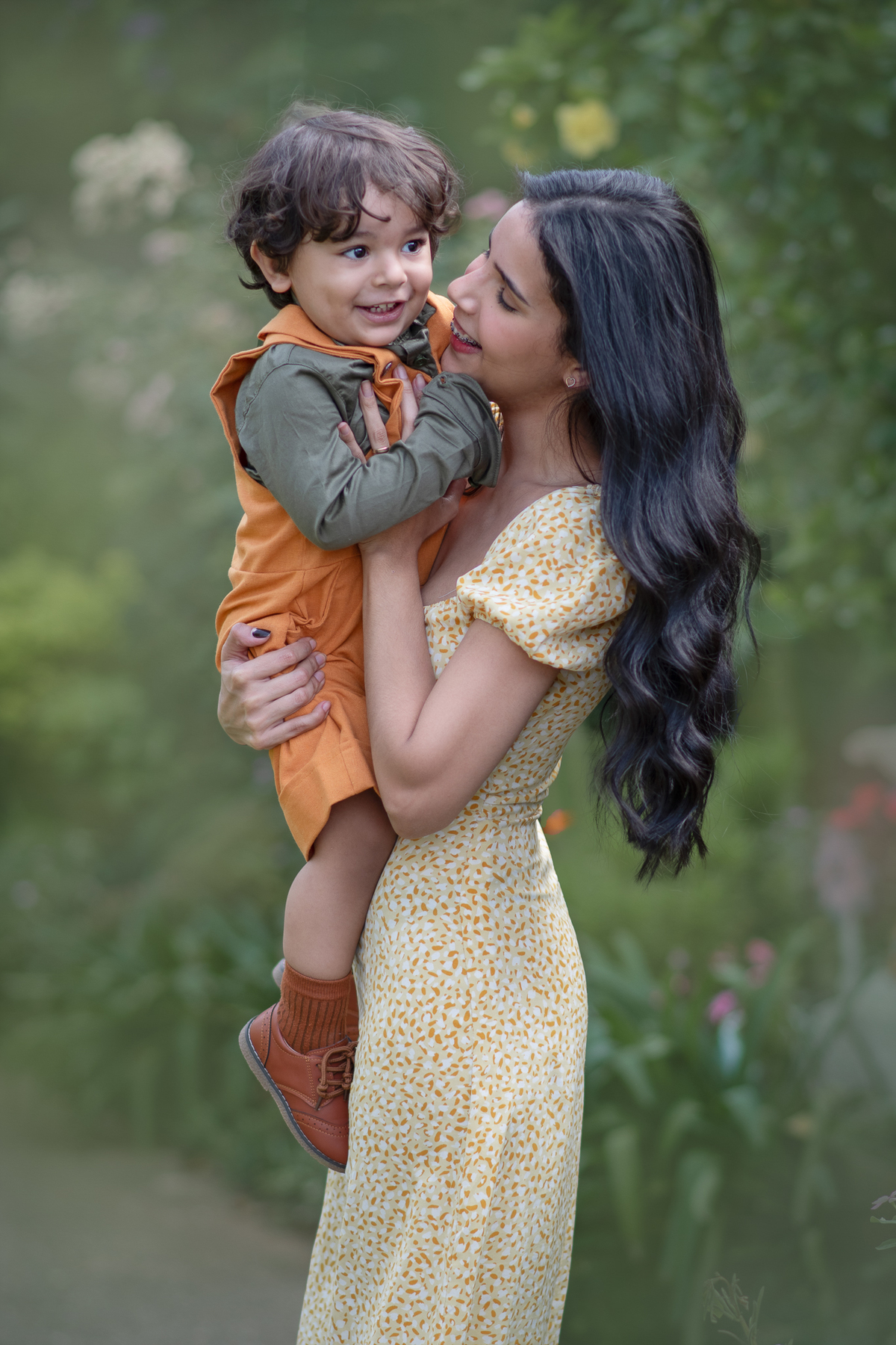 Ensaio fotográfico mãe e filho, ensaio cottagecore, fotografoa artística no Parque Chácara Silvestre em Sâo Bernardo do Campo. Ensaio fotográfico cottagecore.