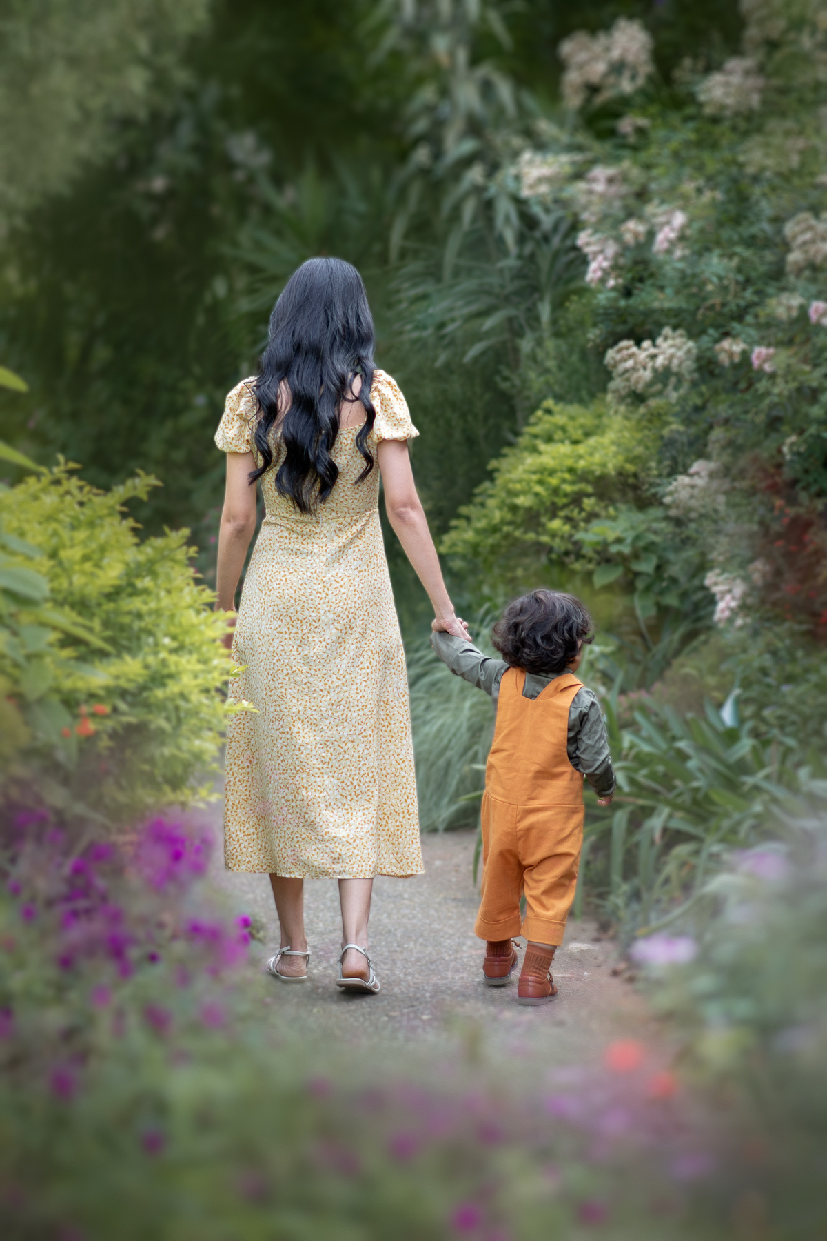 Ensaio fotográfico mãe e filho, ensaio cottagecore, fotografoa artística no Parque Chácara Silvestre em Sâo Bernardo do Campo. Ensaio fotográfico cottagecore.