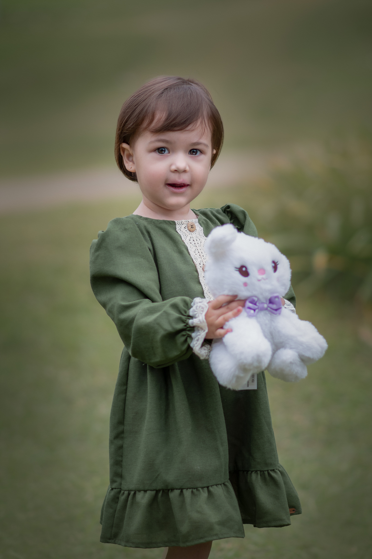 Ensaio fotográfico artístico com estilo vintage, cottagecore. ENsaio infantil realizado no Parque Central de Santo André.