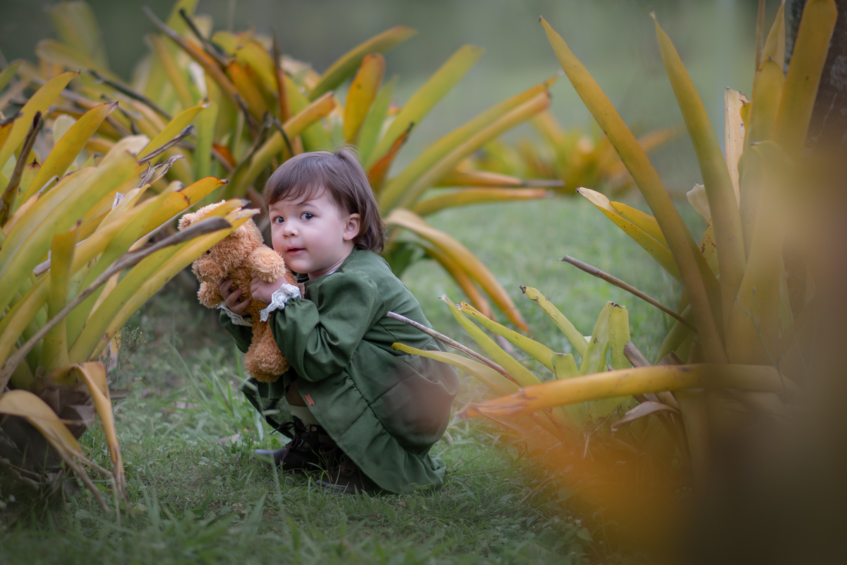 Ensaio fotográfico artístico com estilo vintage, cottagecore. ENsaio infantil realizado no Parque Central de Santo André.