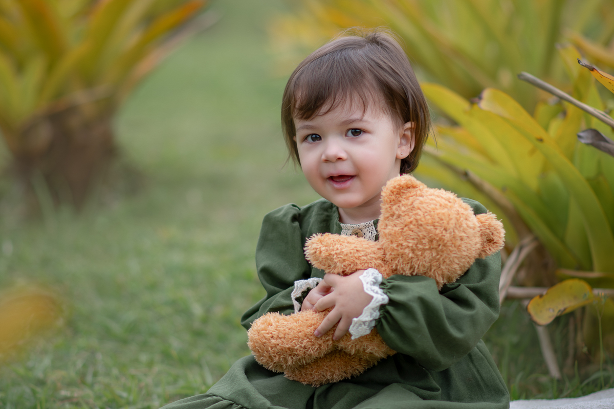 Ensaio fotográfico artístico com estilo vintage, cottagecore. ENsaio infantil realizado no Parque Central de Santo André.