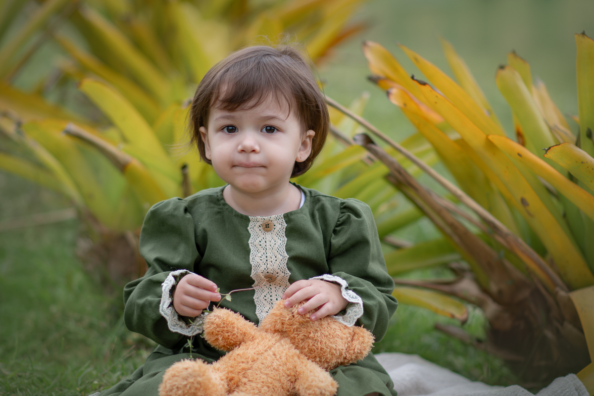 Ensaio fotográfico artístico com estilo vintage, cottagecore. ENsaio infantil realizado no Parque Central de Santo André.