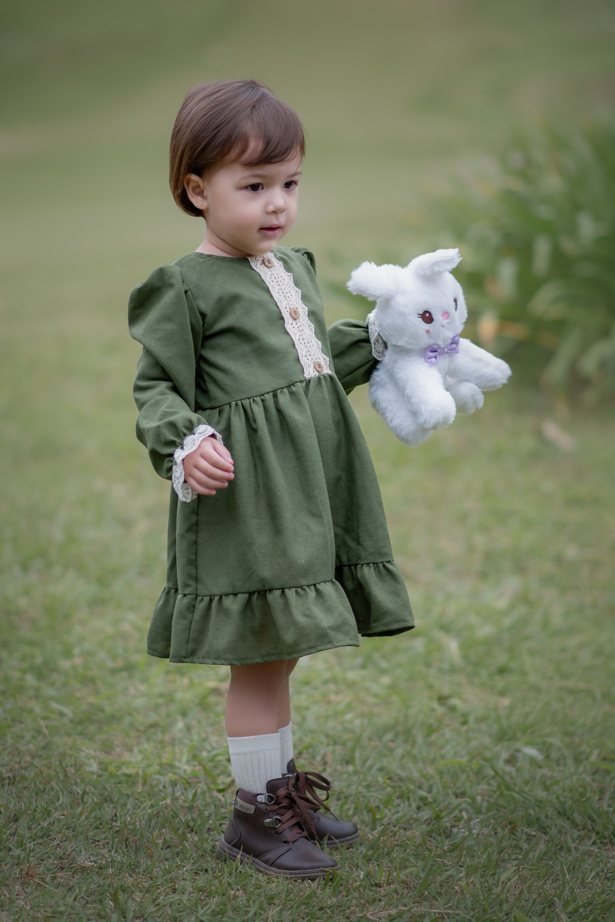 Ensaio fotográfico artístico com estilo vintage, cottagecore. ENsaio infantil realizado no Parque Central de Santo André.