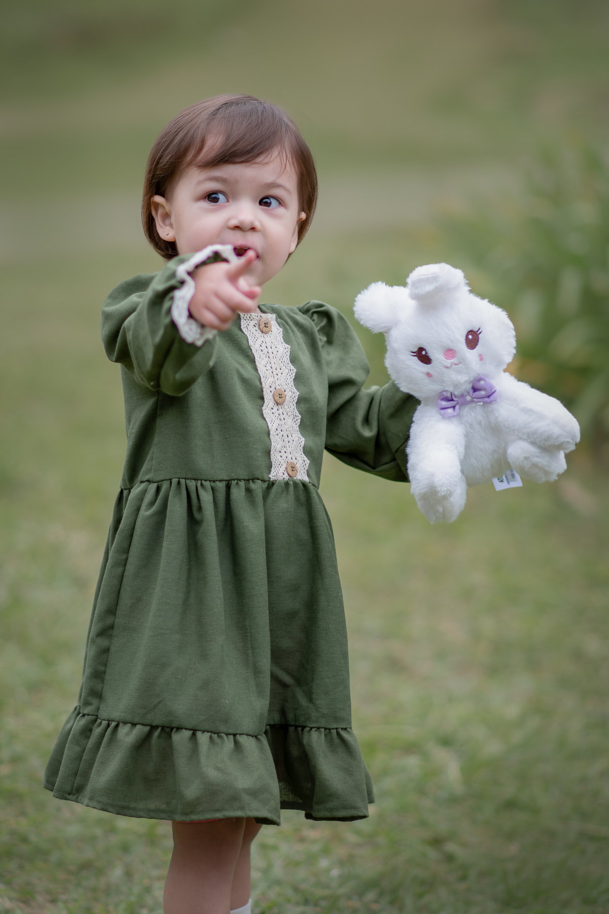 Ensaio fotográfico artístico com estilo vintage, cottagecore. ENsaio infantil realizado no Parque Central de Santo André.