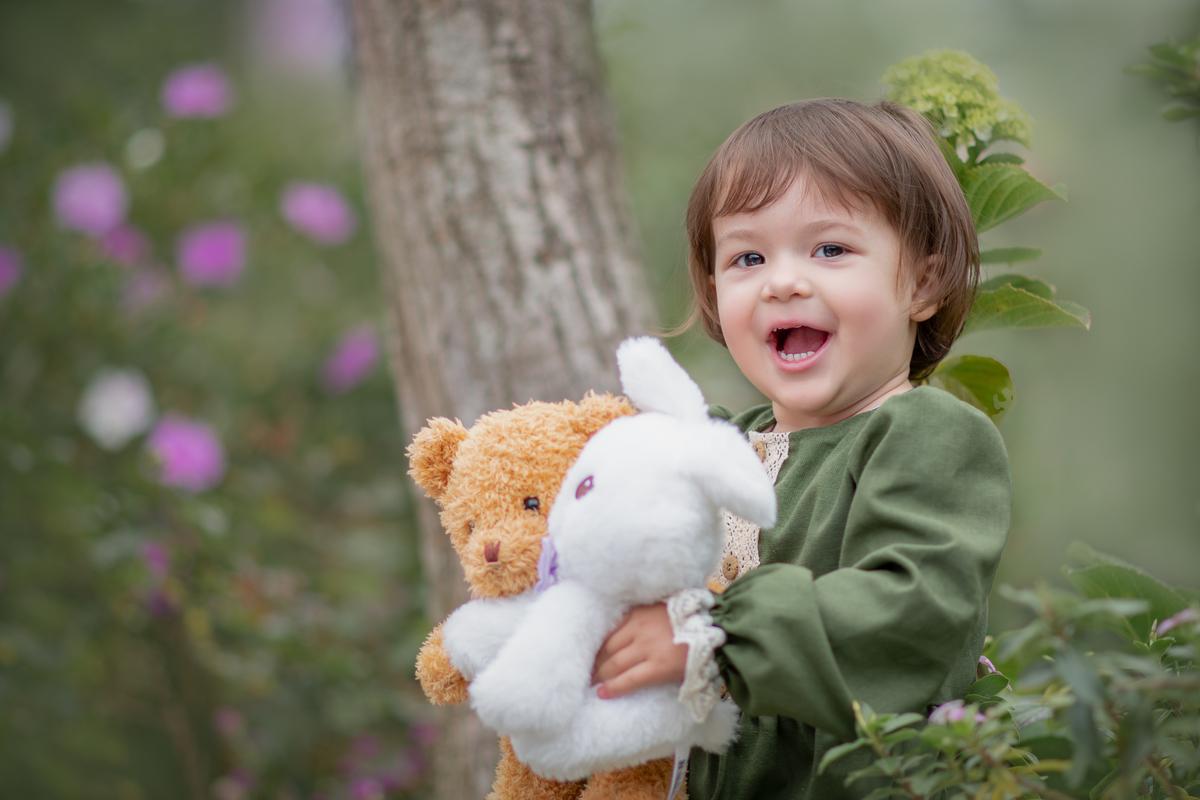 Ensaio fotográfico artístico com estilo vintage, cottagecore. ENsaio infantil realizado no Parque Central de Santo André.