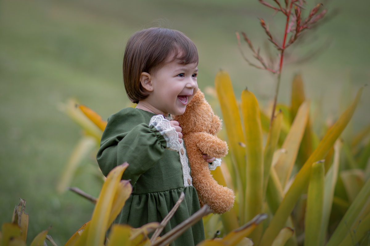 Ensaio fotográfico artístico com estilo vintage, cottagecore. ENsaio infantil realizado no Parque Central de Santo André.