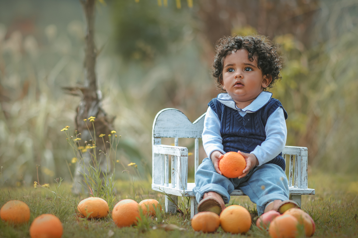 fotografia de ensaio de 1 ano, ensaio fotográfico de um aninho, cottagecore, fotografia artística, fotógrafo de ensaio de 1 ano em Santo André, fotógrafo em Mauá. Ensaio de 1 ano Smash the cake.