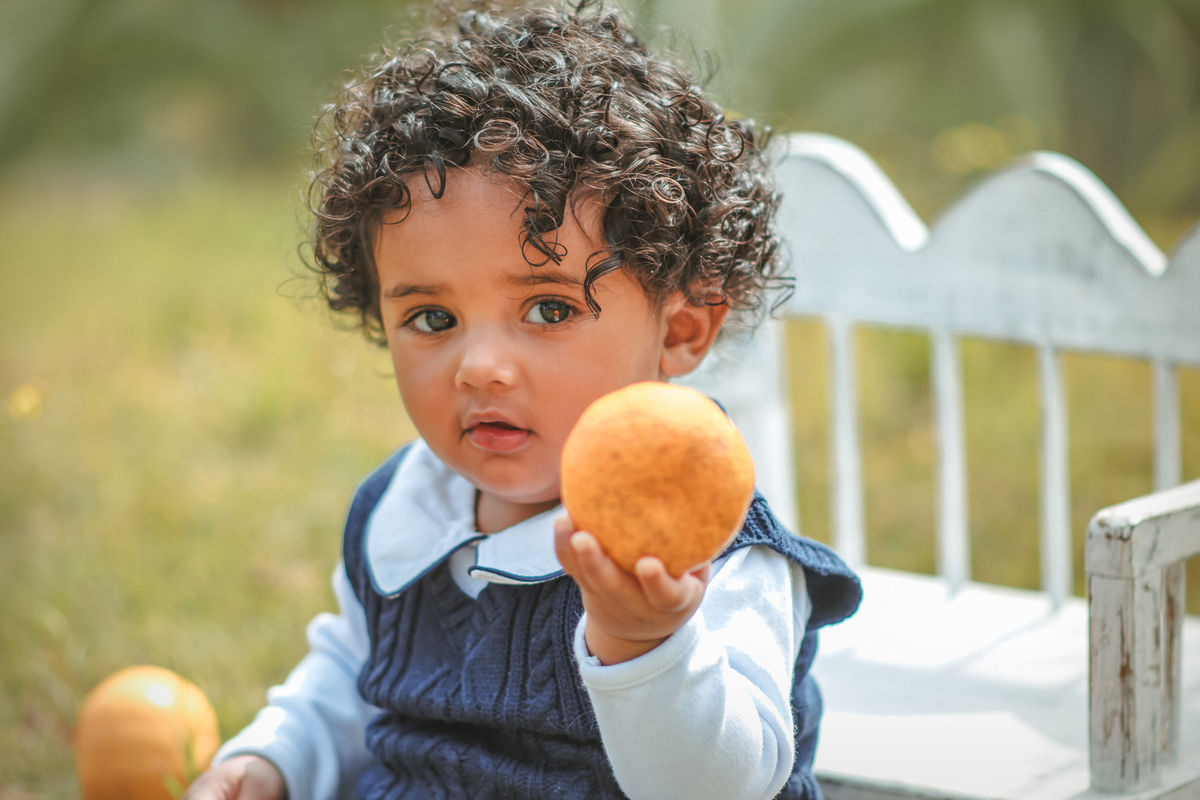 fotografia de ensaio de 1 ano, ensaio fotográfico de um aninho, cottagecore, fotografia artística, fotógrafo de ensaio de 1 ano em Santo André, fotógrafo em Mauá. Ensaio de 1 ano Smash the cake.