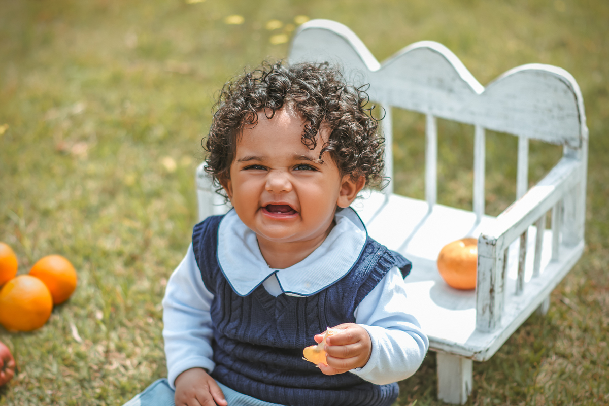 fotografia de ensaio de 1 ano, ensaio fotográfico de um aninho, cottagecore, fotografia artística, fotógrafo de ensaio de 1 ano em Santo André, fotógrafo em Mauá. Ensaio de 1 ano Smash the cake.