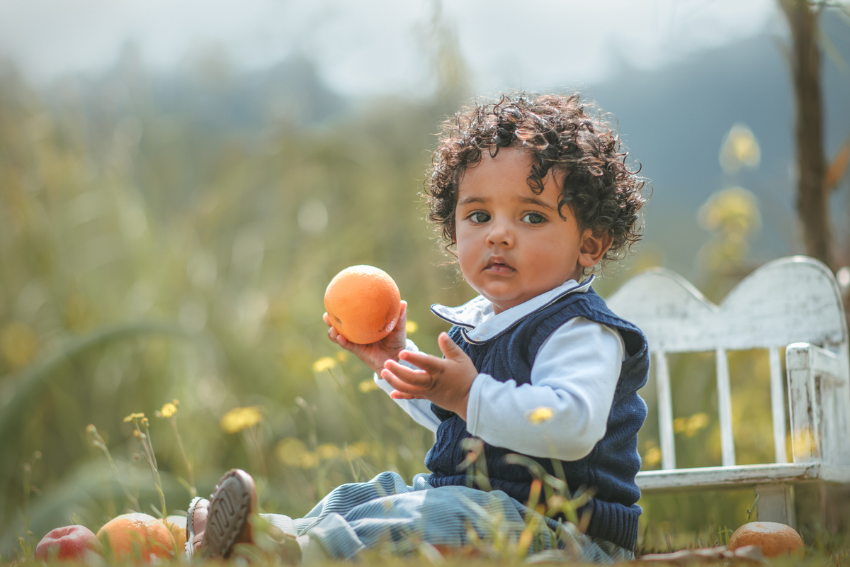 fotografia de ensaio de 1 ano, ensaio fotográfico de um aninho, cottagecore, fotografia artística, fotógrafo de ensaio de 1 ano em Santo André, fotógrafo em Mauá. Ensaio de 1 ano Smash the cake.
