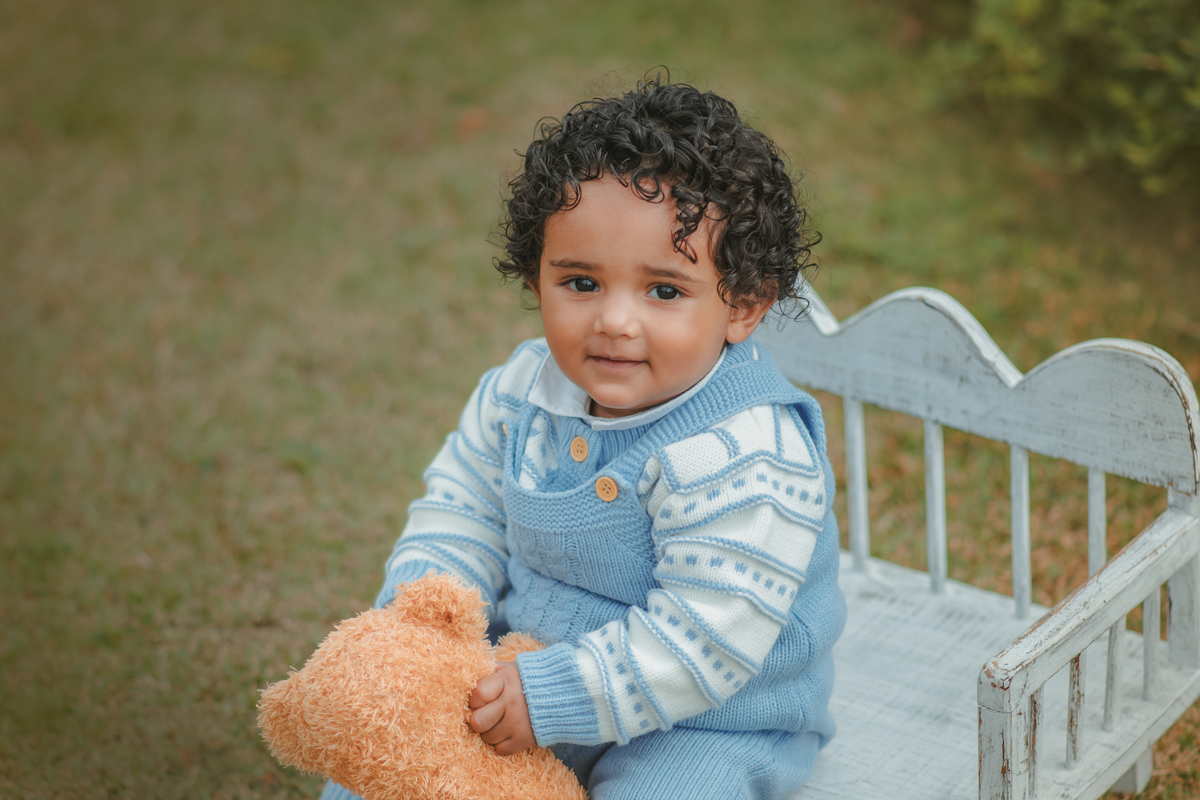 fotografia de ensaio de 1 ano, ensaio fotográfico de um aninho, cottagecore, fotografia artística, fotógrafo de ensaio de 1 ano em Santo André, fotógrafo em Mauá. Fotografia de 1 ano Smash the cake.