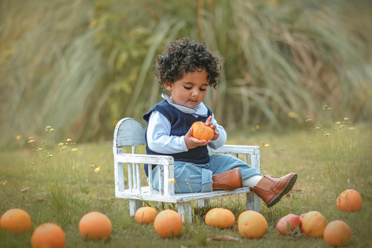 fotografia de ensaio de 1 ano, ensaio fotográfico de um aninho, cottagecore, fotografia artística, fotógrafo de ensaio de 1 ano em Santo André, fotógrafo em Mauá. Ensaio de 1 ano Smash the cake.