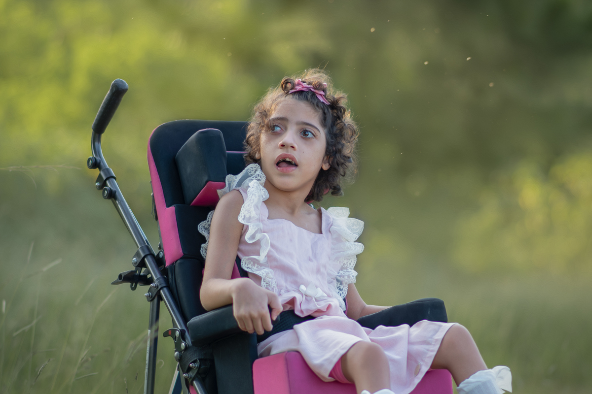 Ensaio fotográfico de crianças atípicas em Ribeirão Pires, ABC Paulista, ensaio cottagecore de PCD. Fotógrafo de crianças tipicas em São Paulo.