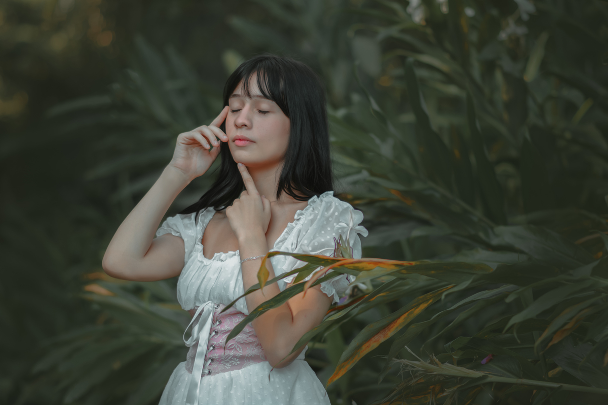 ensaio fotográfico de 15 anos em Paranapiacaba, ensaio artístico estilo Cottagecore.