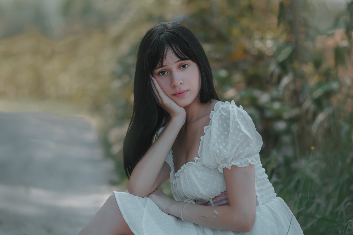 ensaio fotográfico de 15 anos em Paranapiacaba, ensaio artístico estilo Cottagecore.