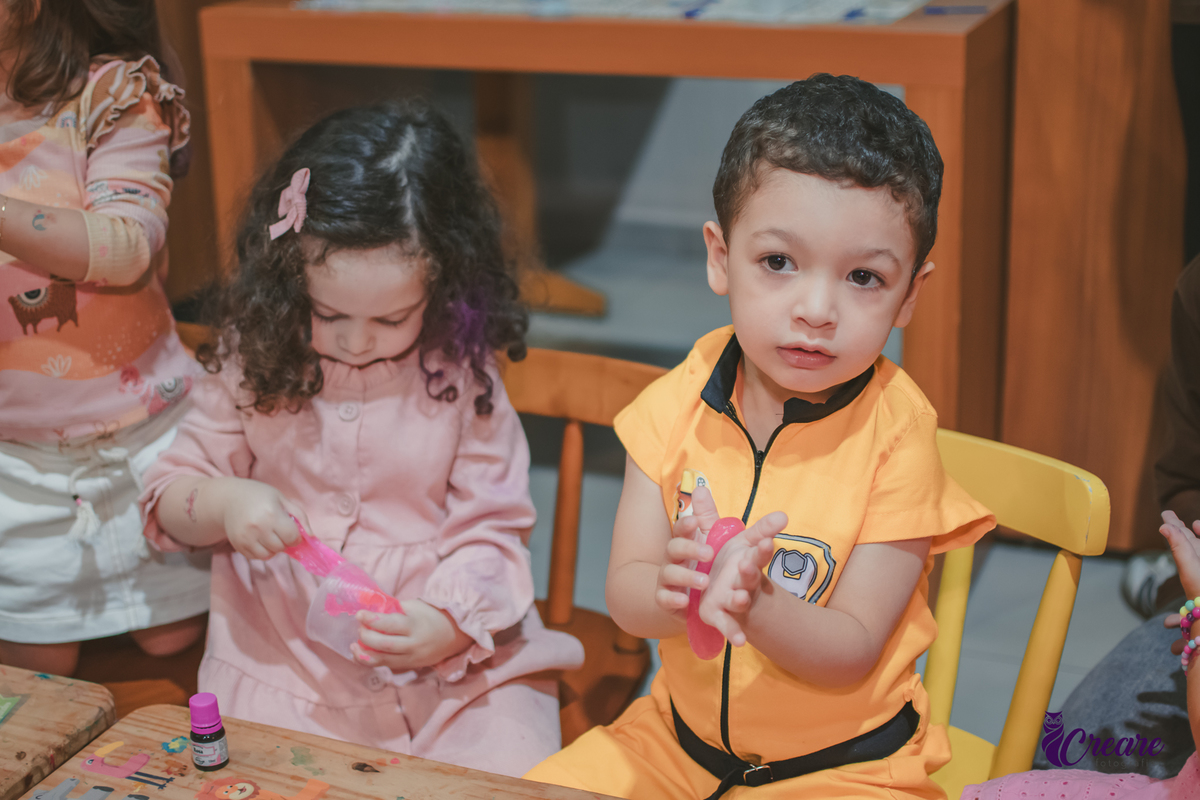 fotografia de festa infantil de menino de 3 anos, no buffet Fazendo Farra em São Bernardo do Campo. fotógrafo de festa infantil no ABC Paulista, Decoração patrulha Canina.
