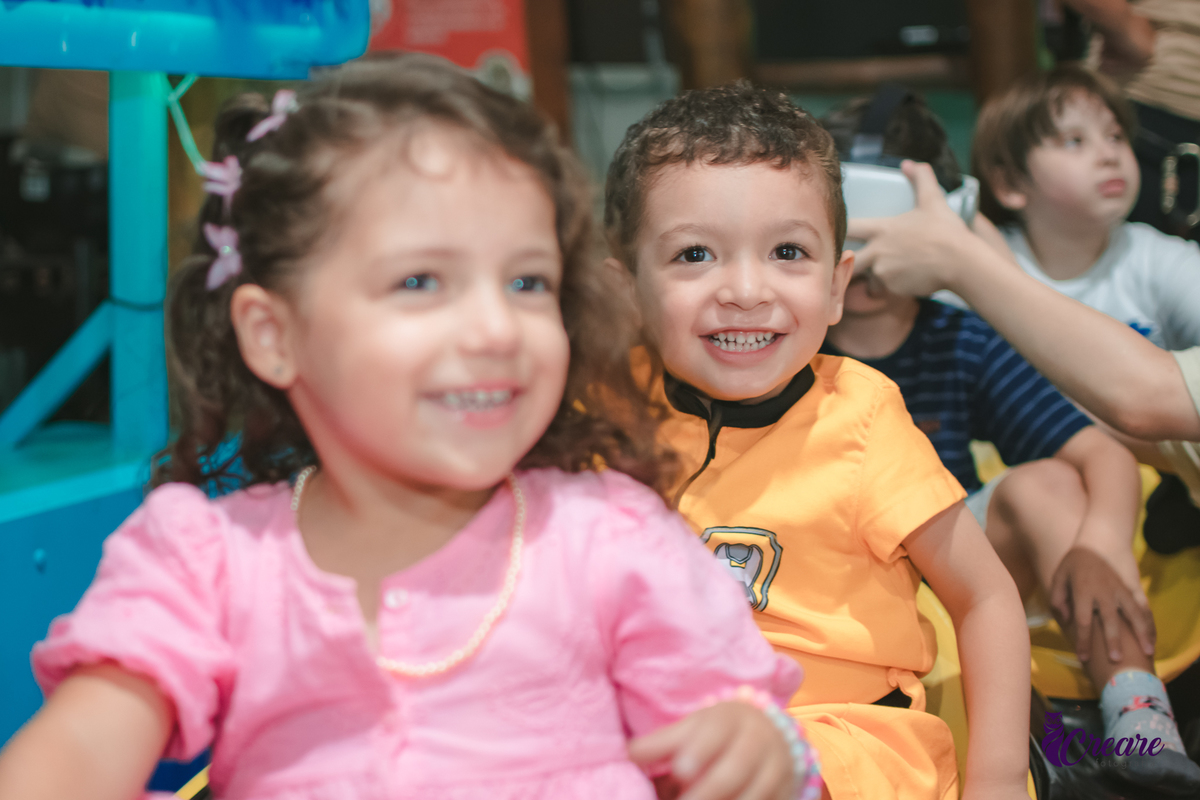 fotografia de festa infantil de menino de 3 anos, no buffet Fazendo Farra em São Bernardo do Campo. fotógrafo de festa infantil no ABC Paulista, Decoração patrulha Canina.