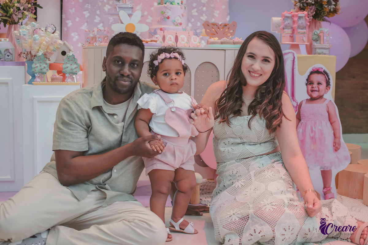 fotografia de festa de 1 ano em Santo andré no ABC Paulista, festa de um aninho com decoração jardim de borboleta. Fotógrafo de festa de 1 ano em Santo André, Buffet Happy House. Festa em casa.