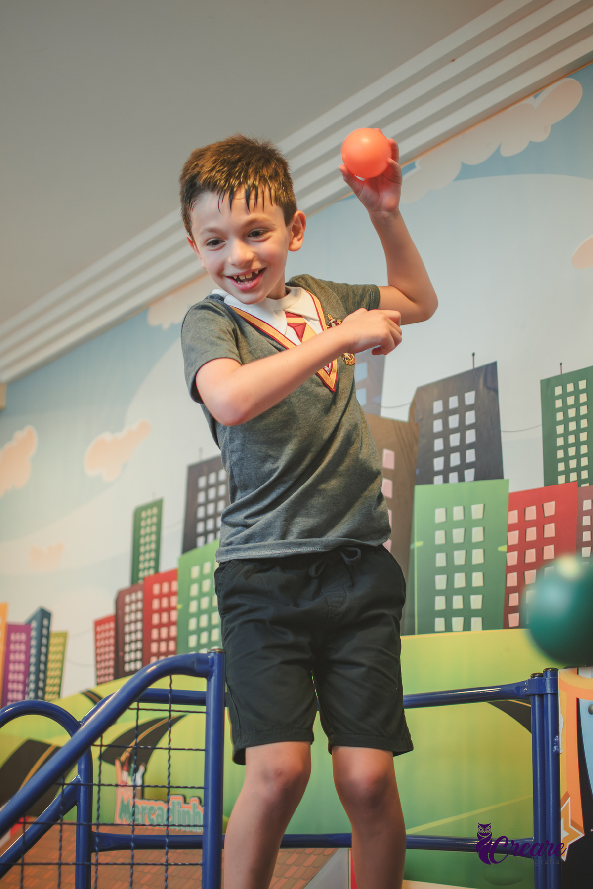 Fotografia de aniversário infantil, festa de 8 anos com tema Harry Potter. Festa infantil no Buffet Espaço Villas Kidas em São Bernardo do Campo. Fotógrafo.