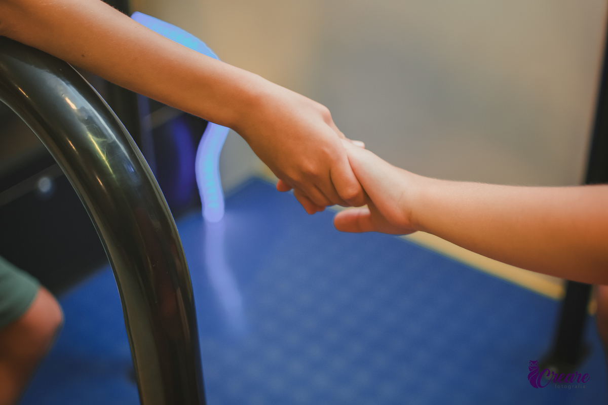 Fotografia de aniversário infantil, festa de 8 anos com tema Harry Potter. Festa infantil no Buffet Espaço Villas Kidas em São Bernardo do Campo. Fotógrafo.