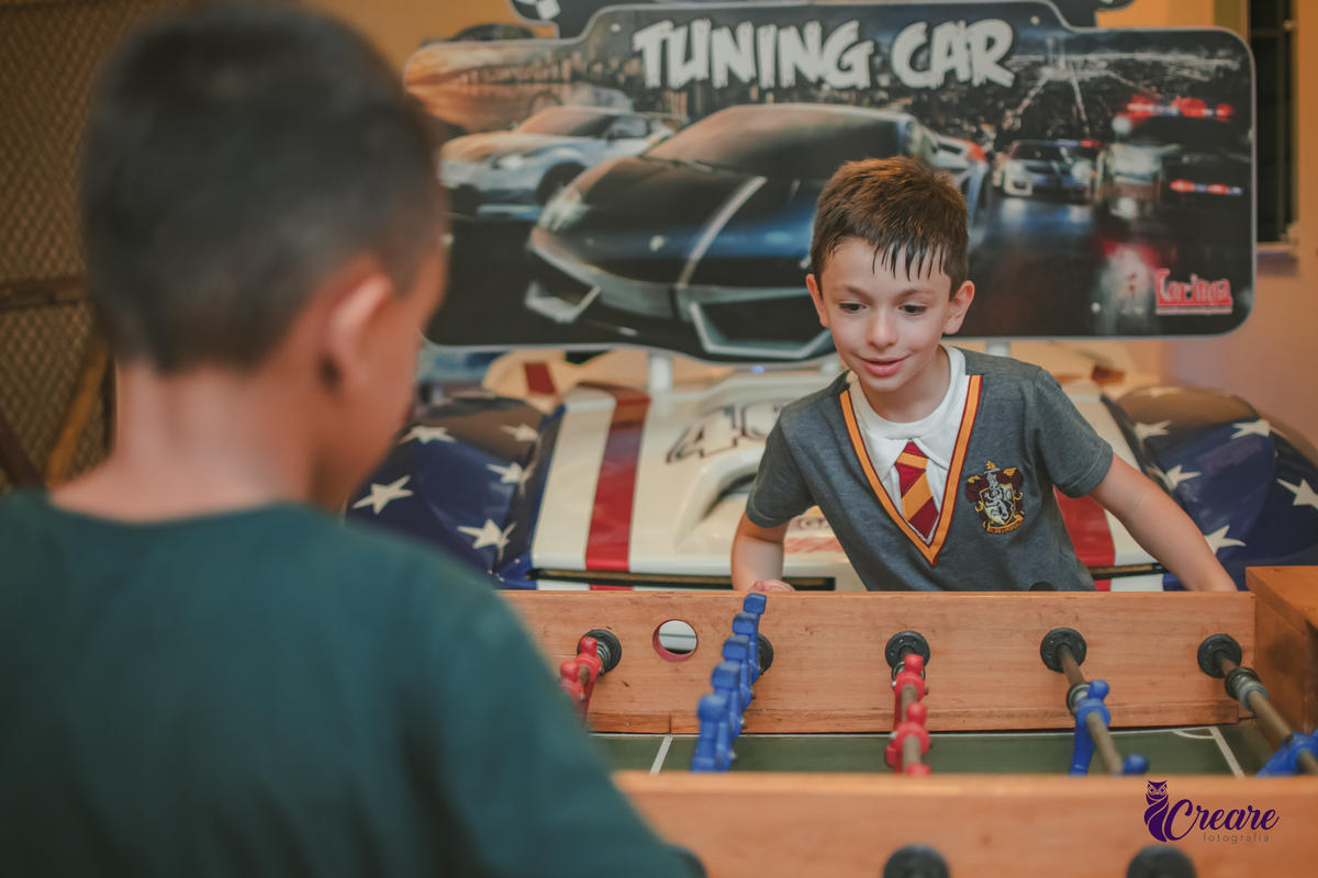 Fotografia de aniversário infantil, festa de 8 anos com tema Harry Potter. Festa infantil no Buffet Espaço Villas Kidas em São Bernardo do Campo. Fotógrafo.