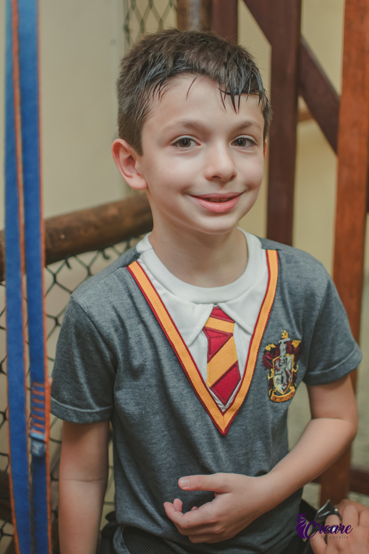 Fotografia de aniversário infantil, festa de 8 anos com tema Harry Potter. Festa infantil no Buffet Espaço Villas Kidas em São Bernardo do Campo. Fotógrafo.