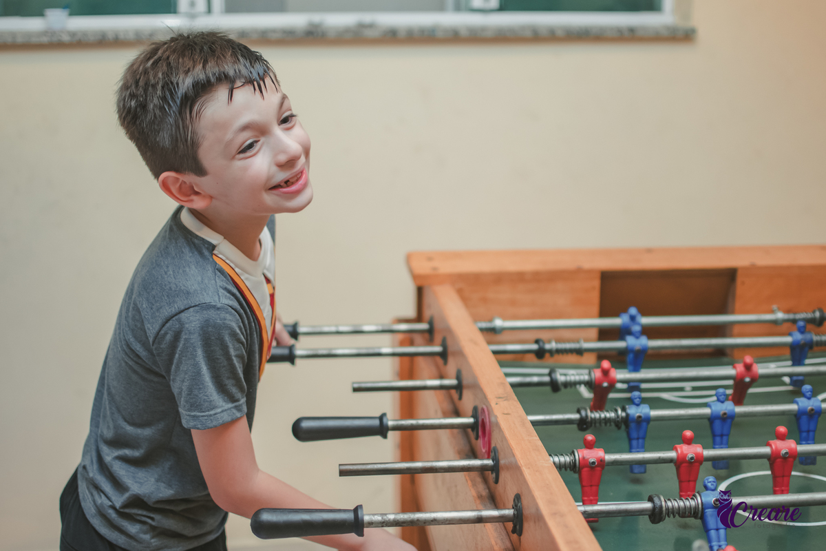 Fotografia de aniversário infantil, festa de 8 anos com tema Harry Potter. Festa infantil no Buffet Espaço Villas Kidas em São Bernardo do Campo. Fotógrafo.