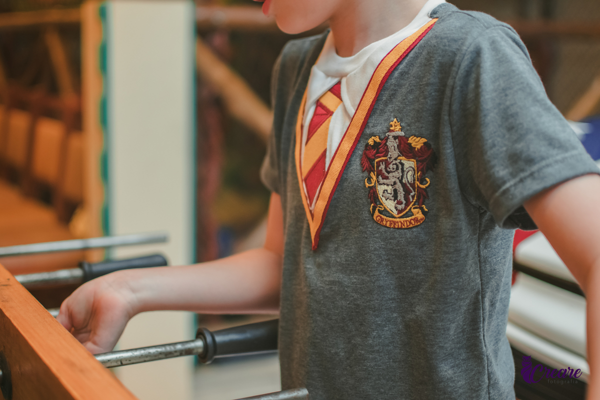 Fotografia de aniversário infantil, festa de 8 anos com tema Harry Potter. Festa infantil no Buffet Espaço Villas Kidas em São Bernardo do Campo. Fotógrafo.