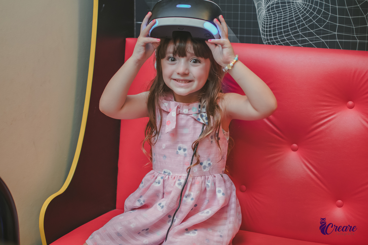 Fotografia de aniversário infantil, festa de 8 anos com tema Harry Potter. Festa infantil no Buffet Espaço Villas Kidas em São Bernardo do Campo. Fotógrafo.