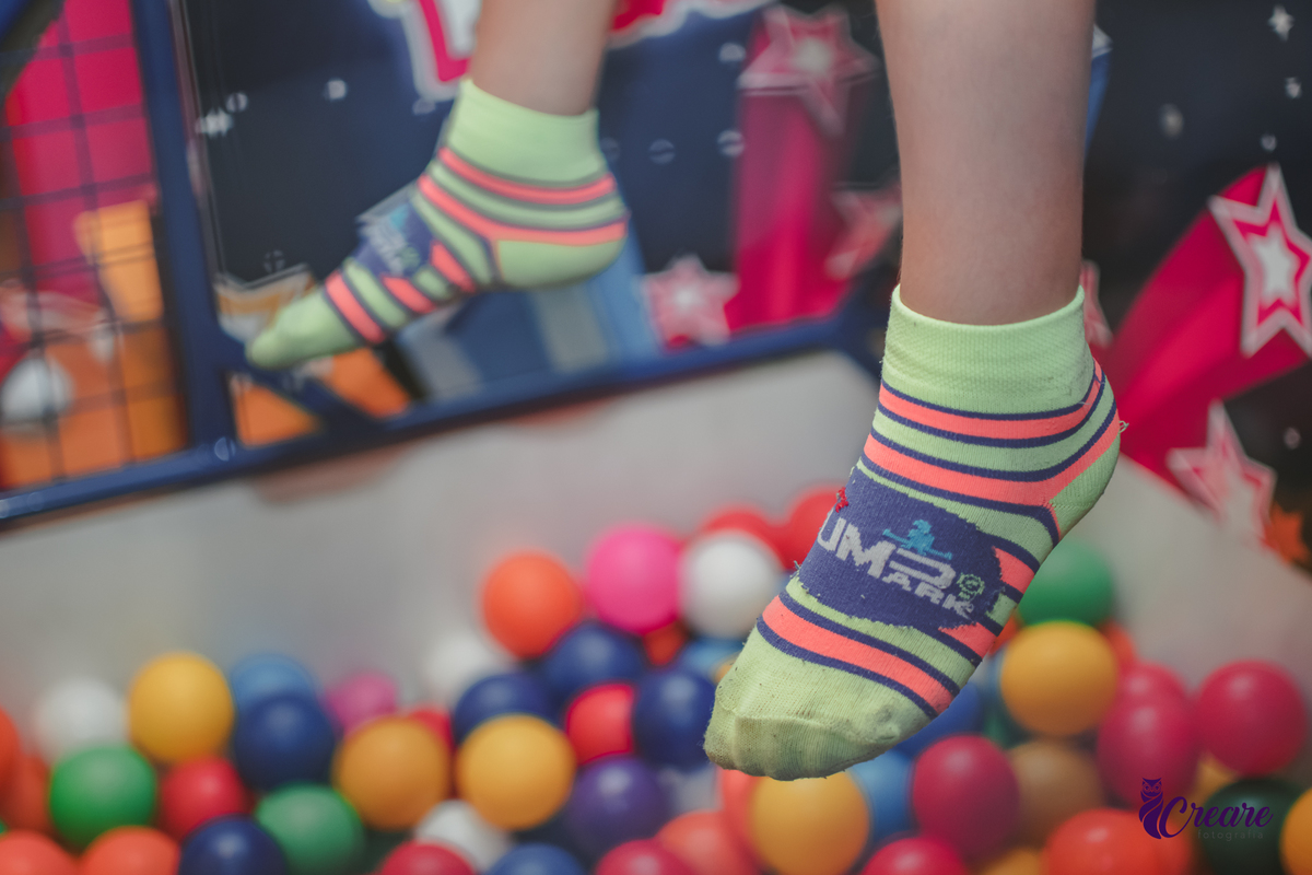 Fotografia de aniversário infantil, festa de 8 anos com tema Harry Potter. Festa infantil no Buffet Espaço Villas Kidas em São Bernardo do Campo. Fotógrafo.