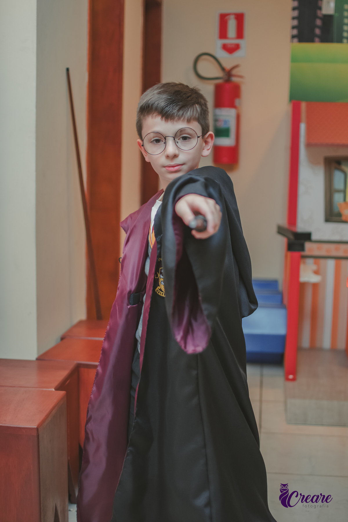Fotografia de aniversário infantil, festa de 8 anos com tema Harry Potter. Festa infantil no Buffet Espaço Villas Kidas em São Bernardo do Campo. Fotógrafo.