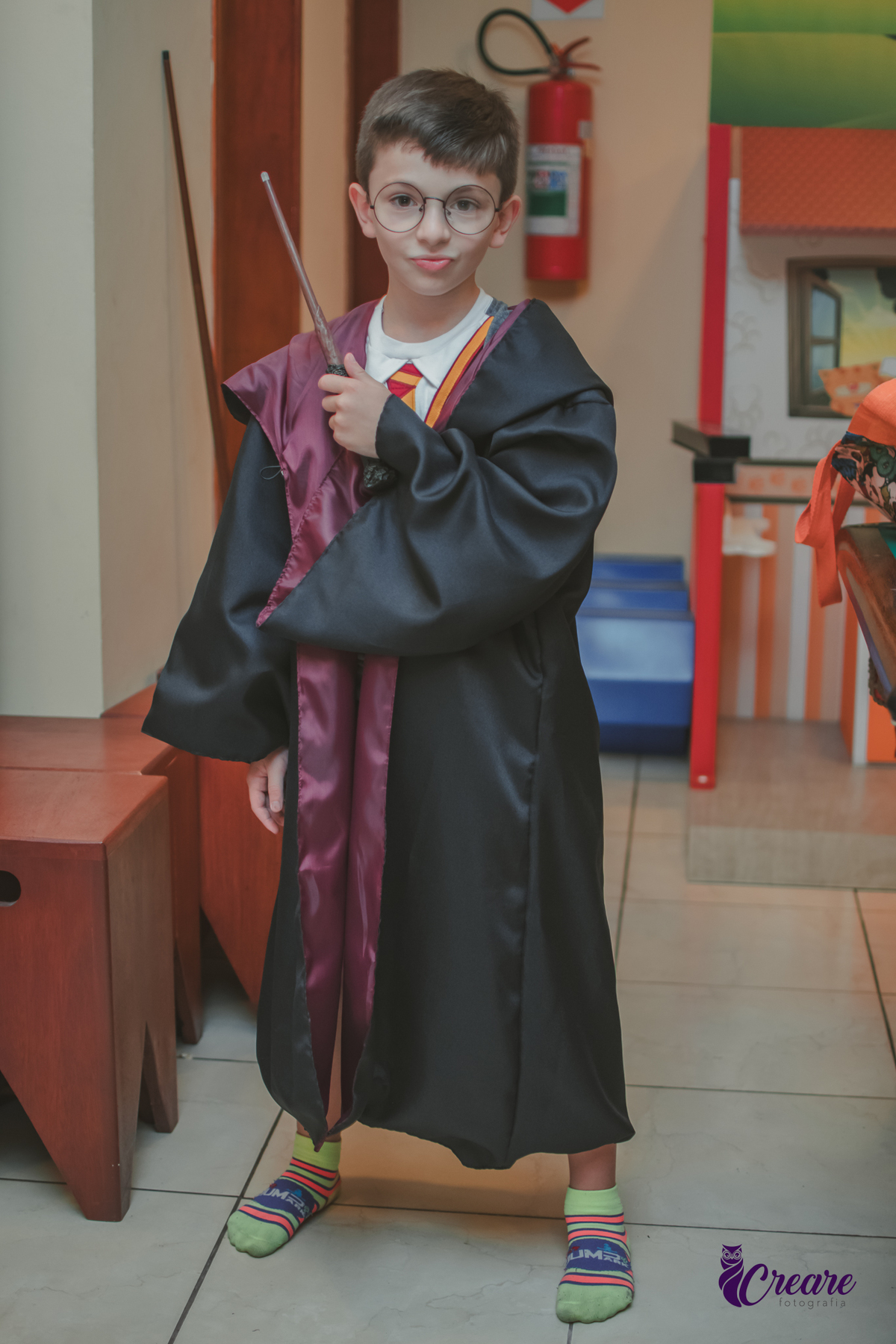 Fotografia de aniversário infantil, festa de 8 anos com tema Harry Potter. Festa infantil no Buffet Espaço Villas Kidas em São Bernardo do Campo. Fotógrafo.