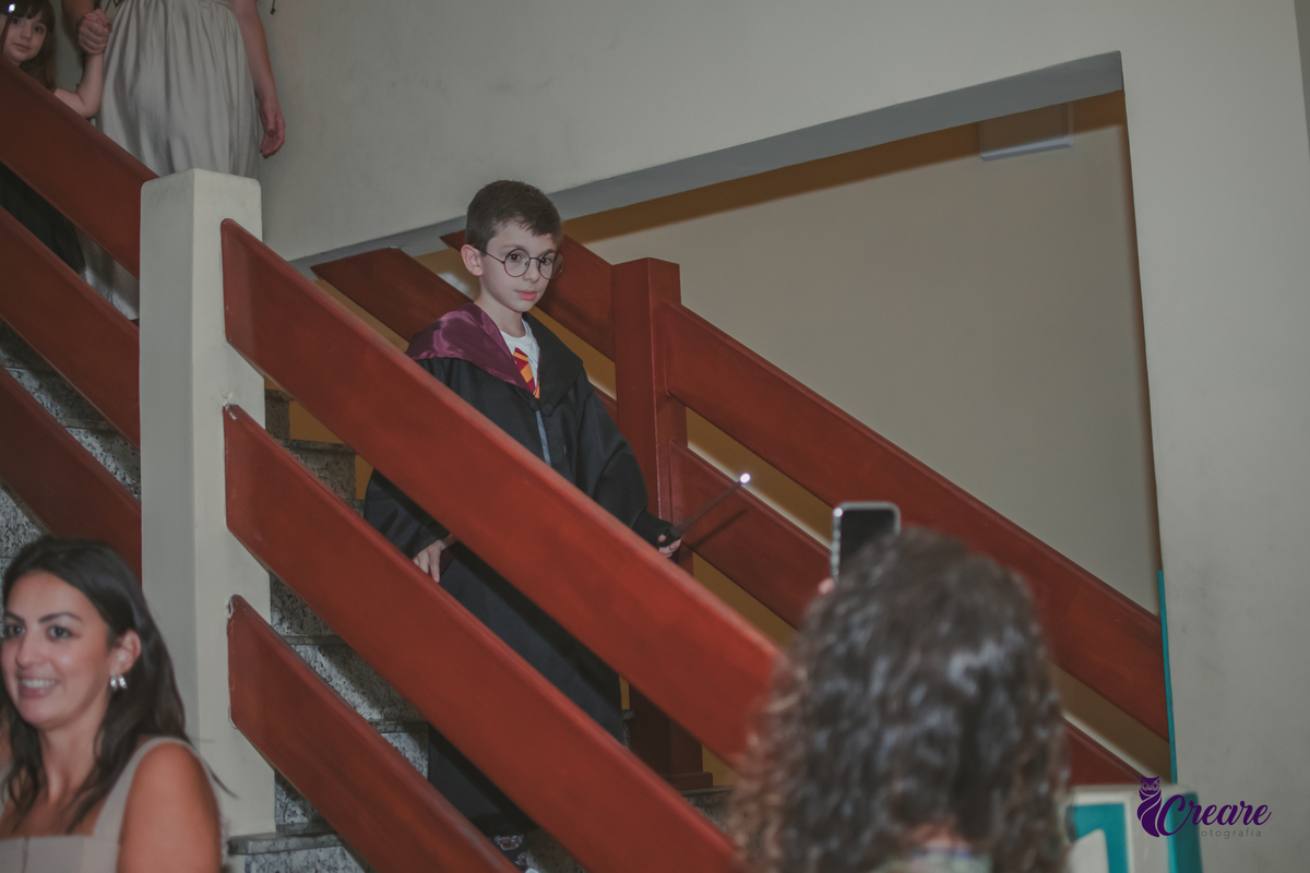 Fotografia de aniversário infantil, festa de 8 anos com tema Harry Potter. Festa infantil no Buffet Espaço Villas Kidas em São Bernardo do Campo. Fotógrafo.