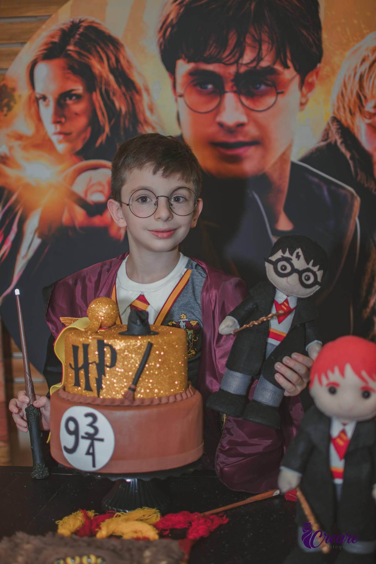 Fotografia de aniversário infantil, festa de 8 anos com tema Harry Potter. Festa infantil no Buffet Espaço Villas Kidas em São Bernardo do Campo. Fotógrafo.