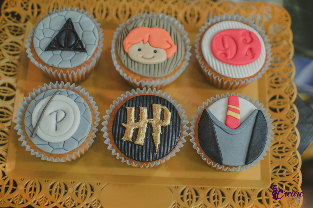 Fotografia de aniversário infantil, festa de 8 anos com tema Harry Potter. Festa infantil no Buffet Espaço Villas Kidas em São Bernardo do Campo. Fotógrafo.