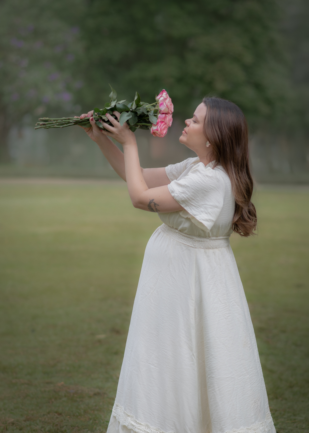Ensaio fotográfico de gestante, fotografia artística, ensaio externo Cottagecore realizado no Parque chácara silvestre.