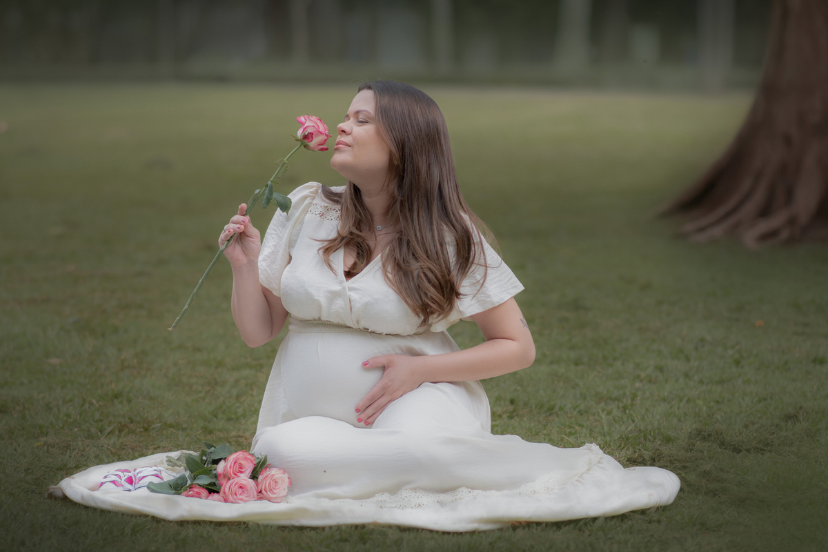 Ensaio fotográfico de gestante, fotografia artística, ensaio externo Cottagecore realizado no Parque chácara silvestre.