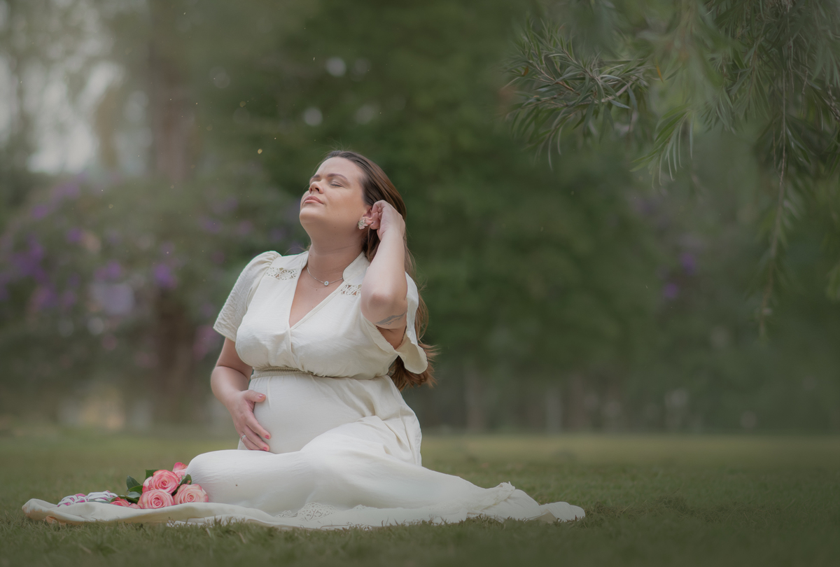 Ensaio fotográfico de gestante, fotografia artística, ensaio externo Cottagecore realizado no Parque chácara silvestre.