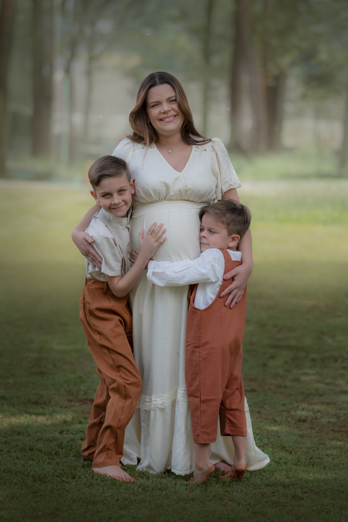 Ensaio fotográfico de gestante, fotografia artística, ensaio externo Cottagecore realizado no Parque chácara silvestre.