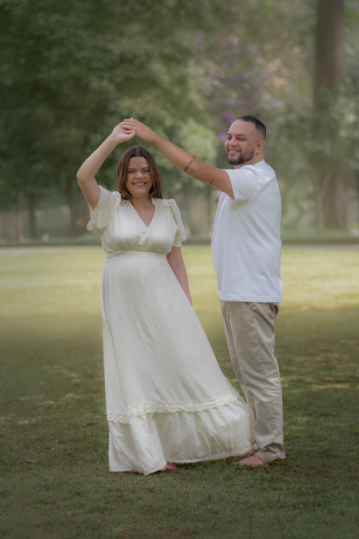 Ensaio fotográfico de gestante, fotografia artística, ensaio externo Cottagecore realizado no Parque chácara silvestre.